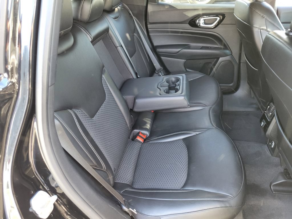 Used 2023 Jeep Compass Latitude AWD/4WD image 19