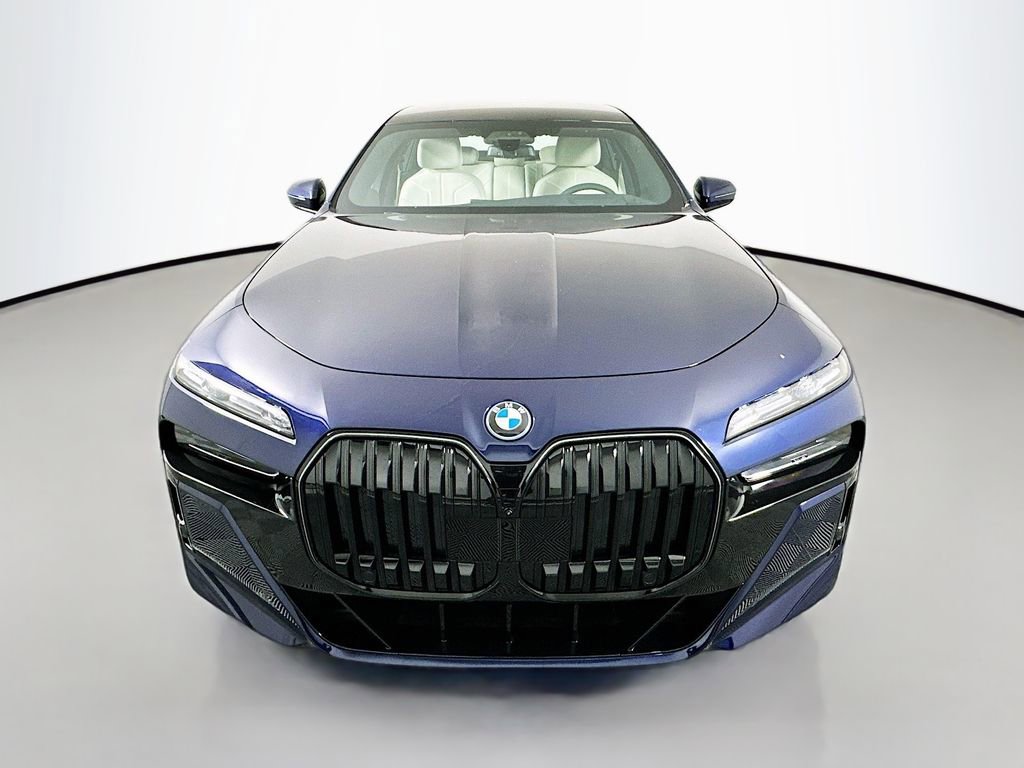 New 2026 BMW 750e xDrive w/ Executive Package image 2