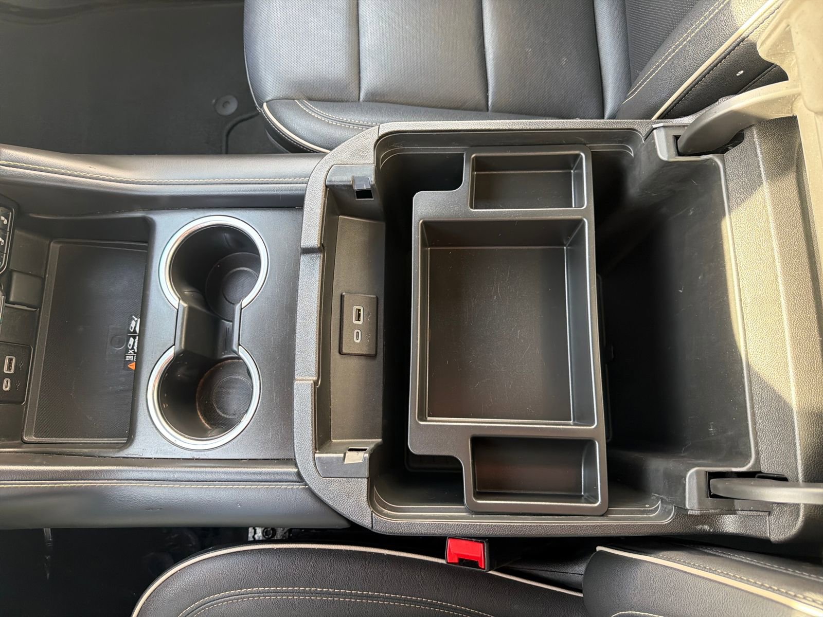 Used 2024 GMC Yukon SLT image 25