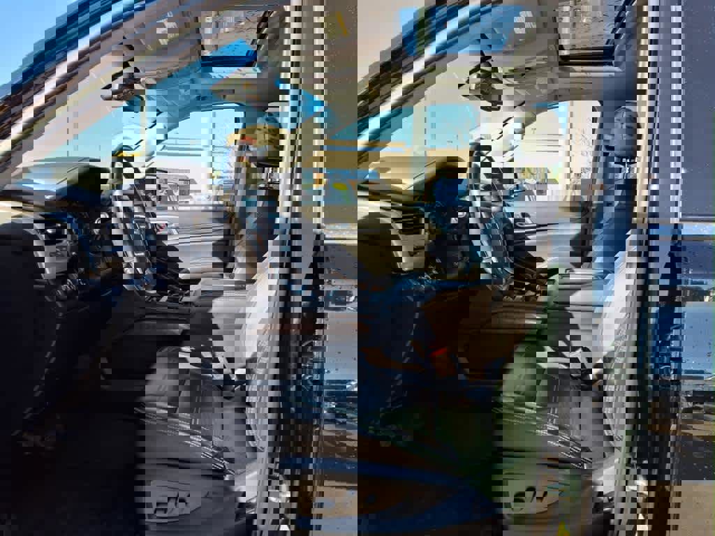 Used 2020 GMC Yukon Denali w/ Open Road Package image 17