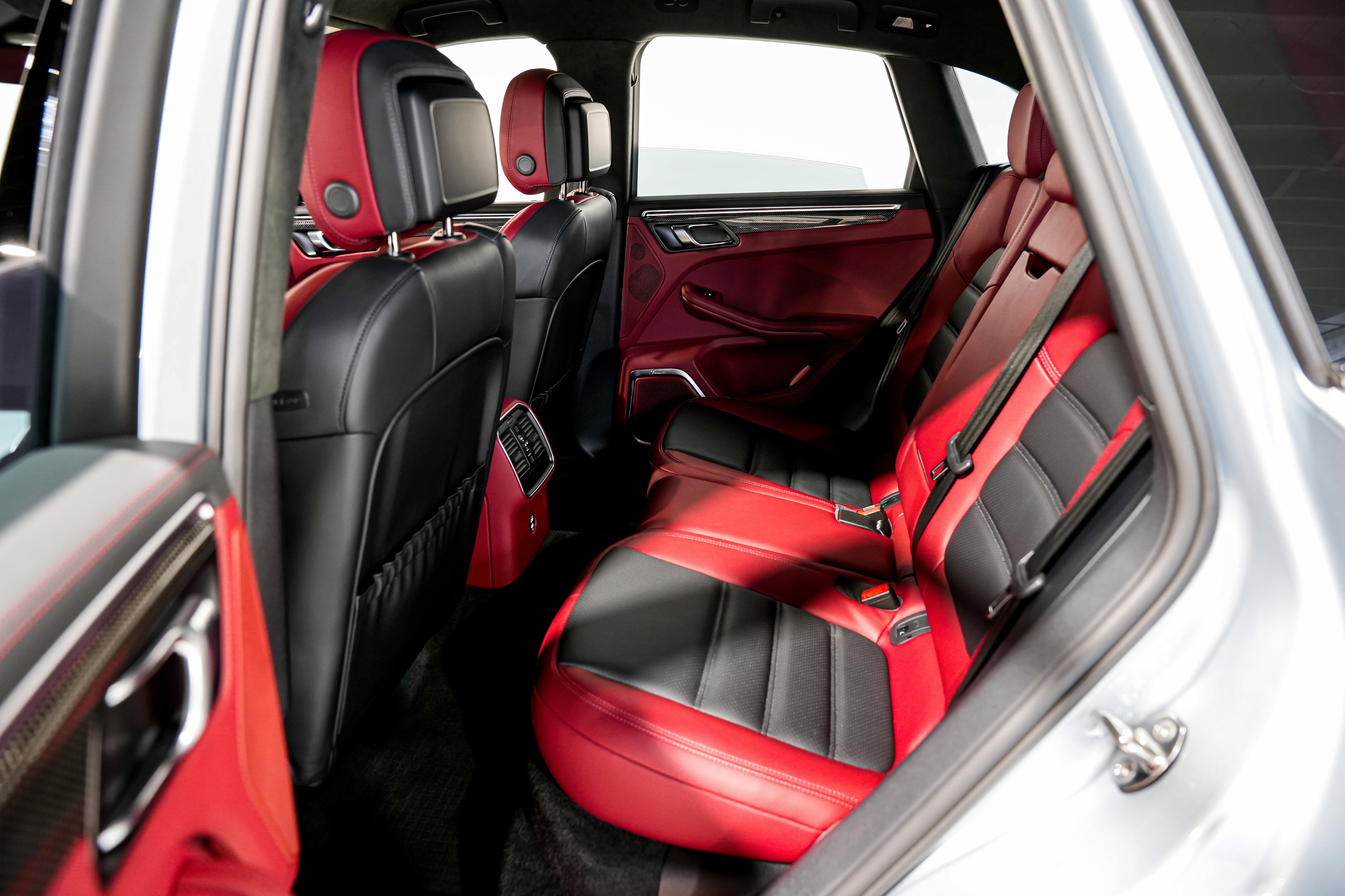 Used 2022 Porsche Macan GTS w/ Sport Chrono Package image 38