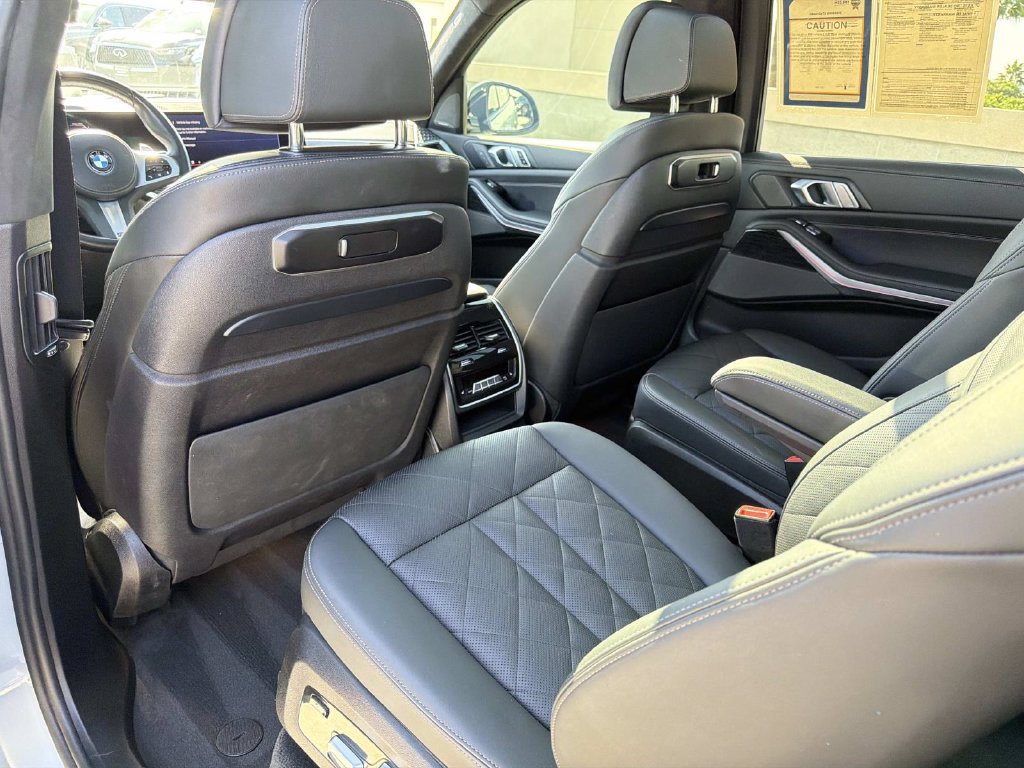 Used 2024 BMW X7 xDrive40i w/ M Sport Package AWD/4WD image 13