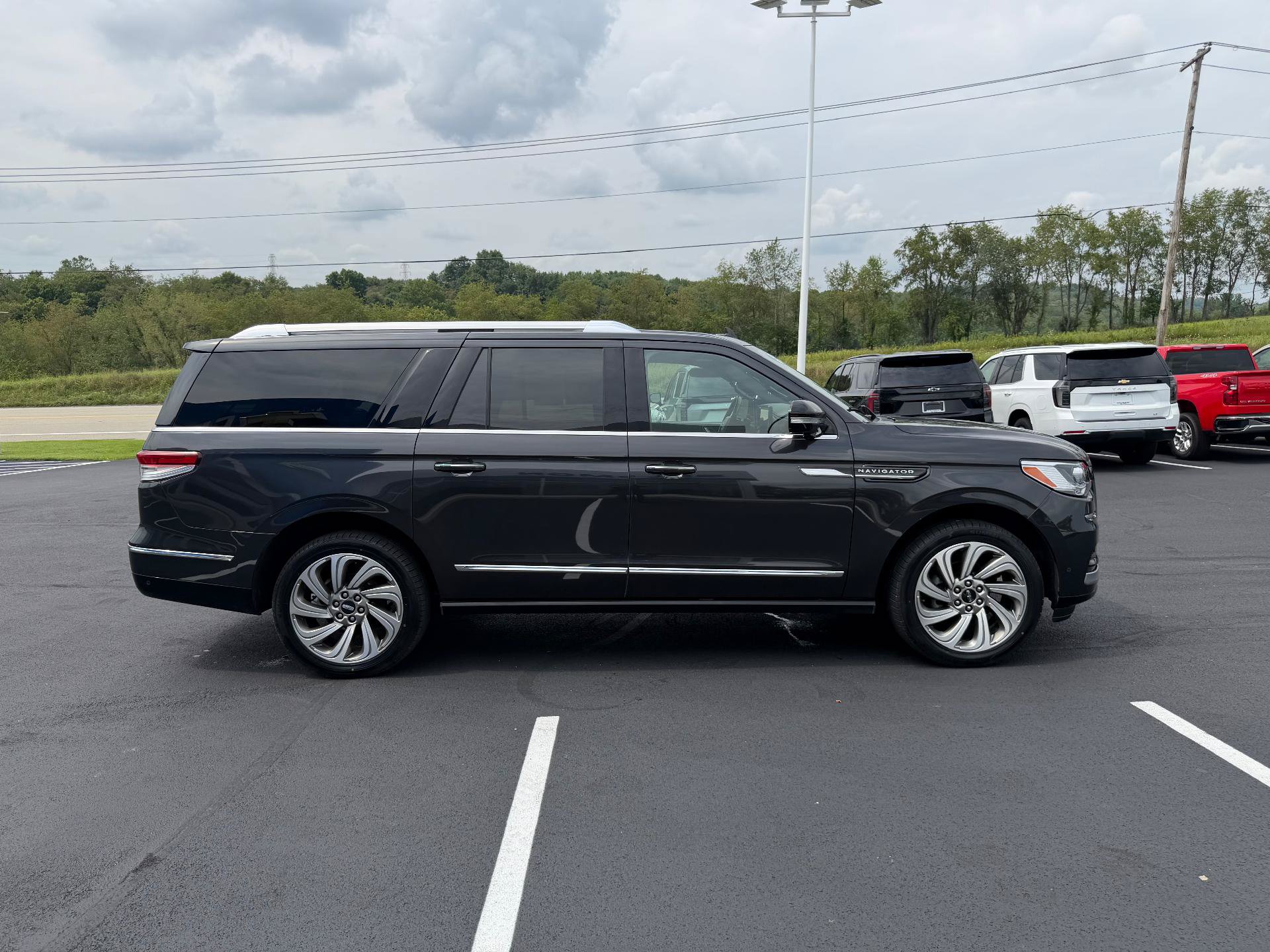 Used 2023 Lincoln Navigator L Reserve AWD/4WD image 7