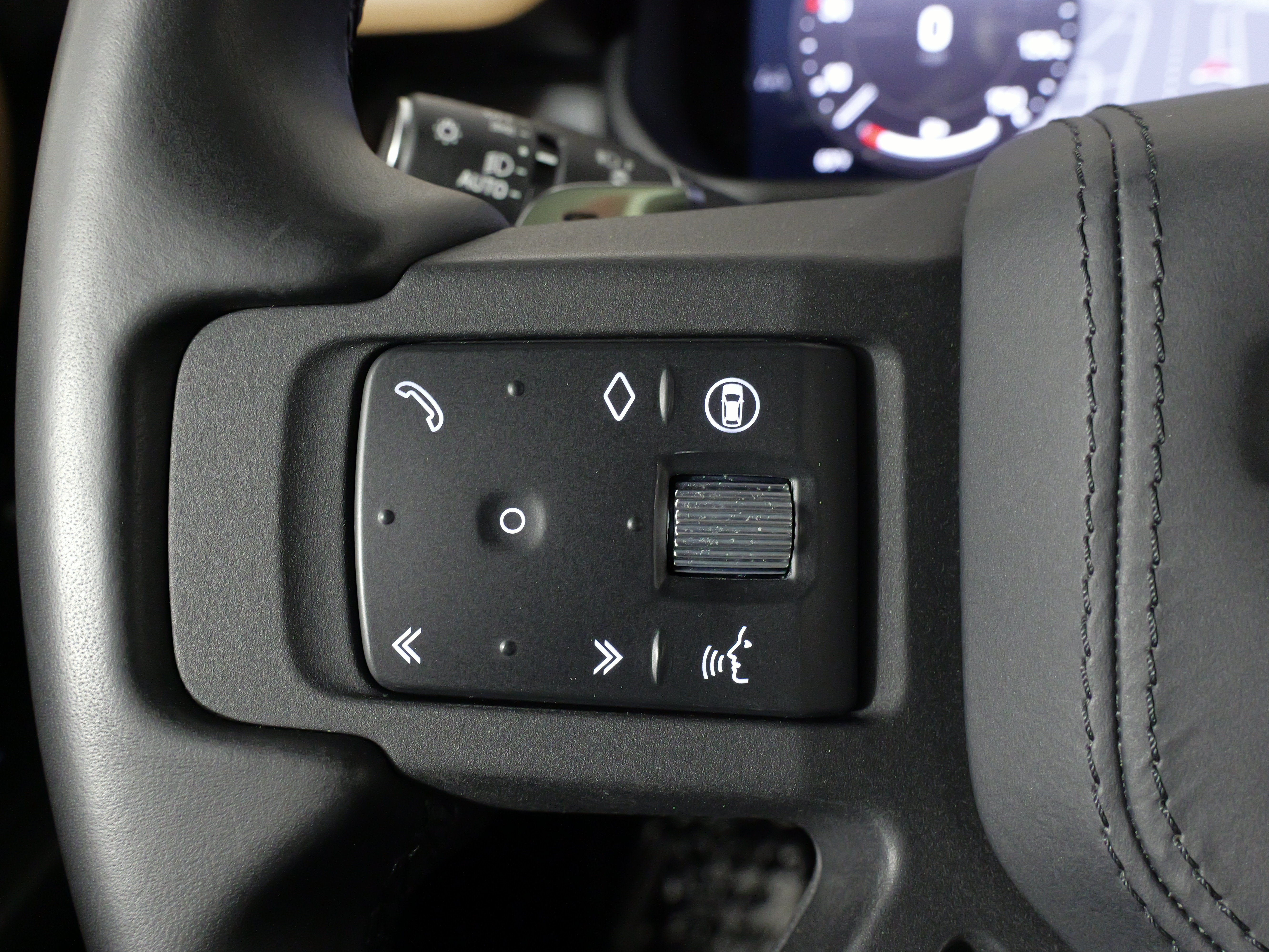 Used 2025 Land Rover Defender 110 V8 AWD/4WD image 49