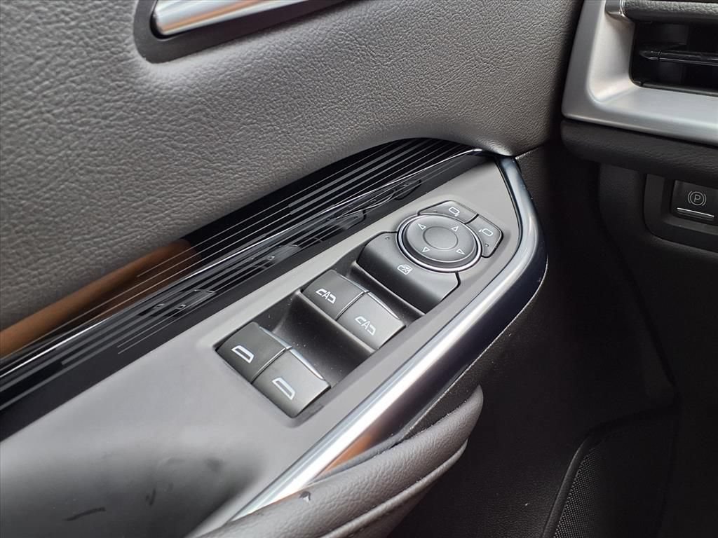 Certified 2024 Cadillac XT4 Luxury w/ Cold Weather Package FWD image 28