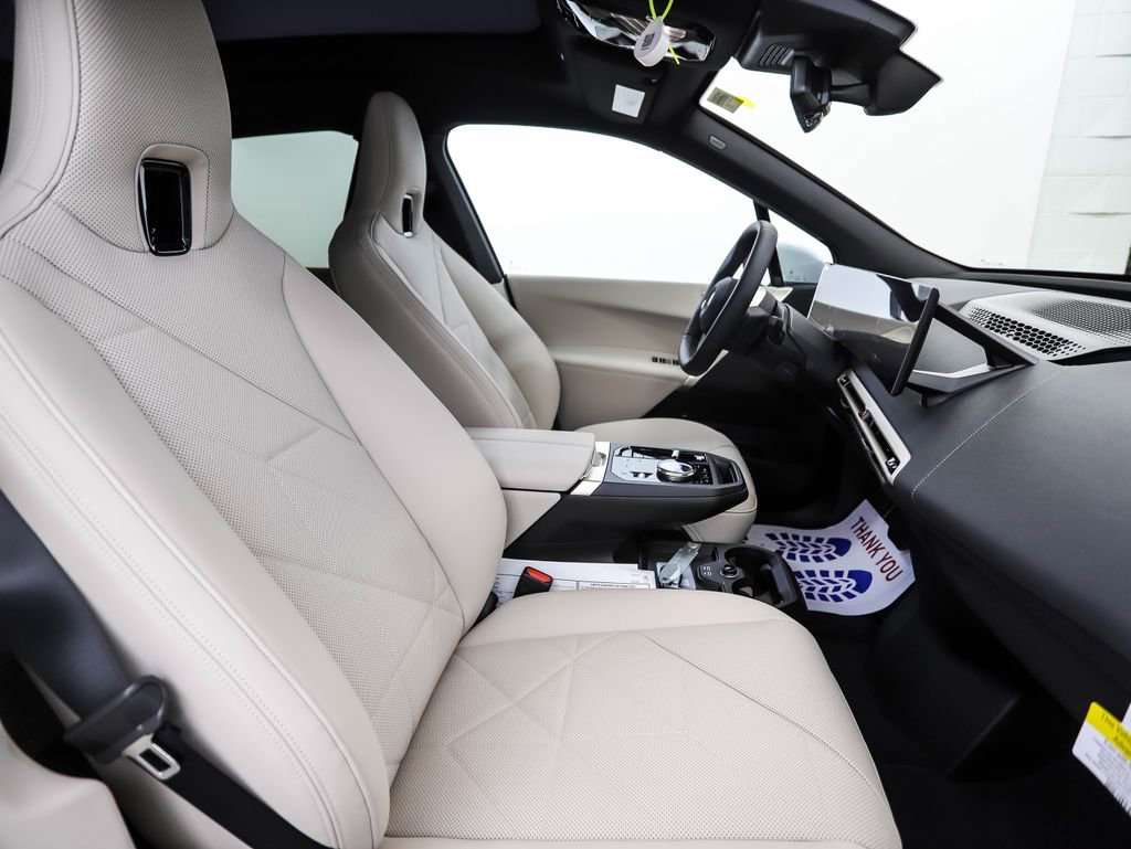 New 2026 BMW iX xDrive60 image 32