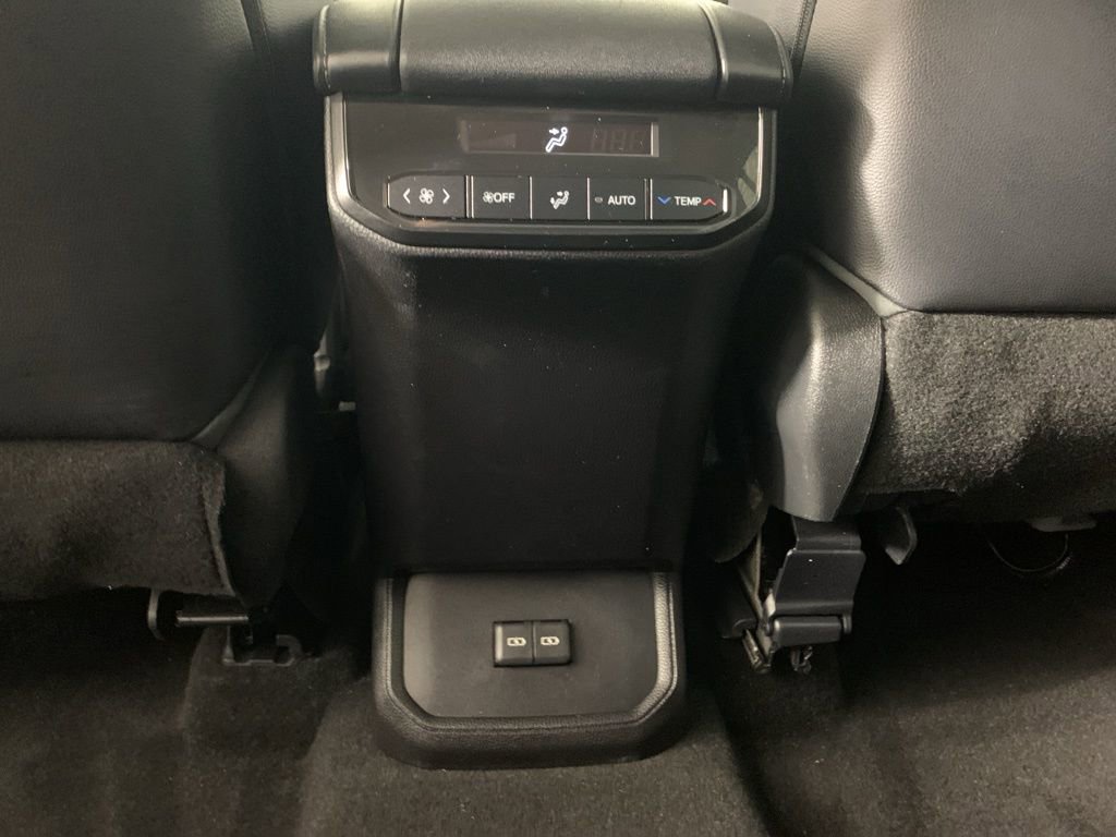 Used 2023 Toyota Highlander XLE image 37