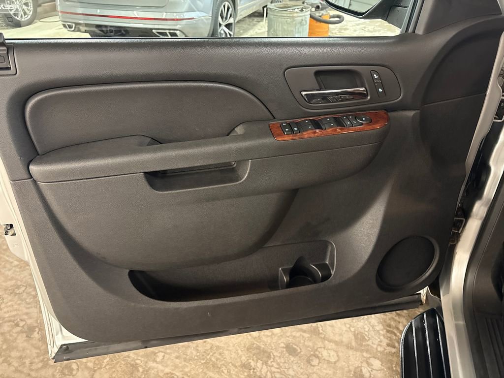 Used 2013 Chevrolet Avalanche LT w/ All-Star Edition AWD/4WD image 15