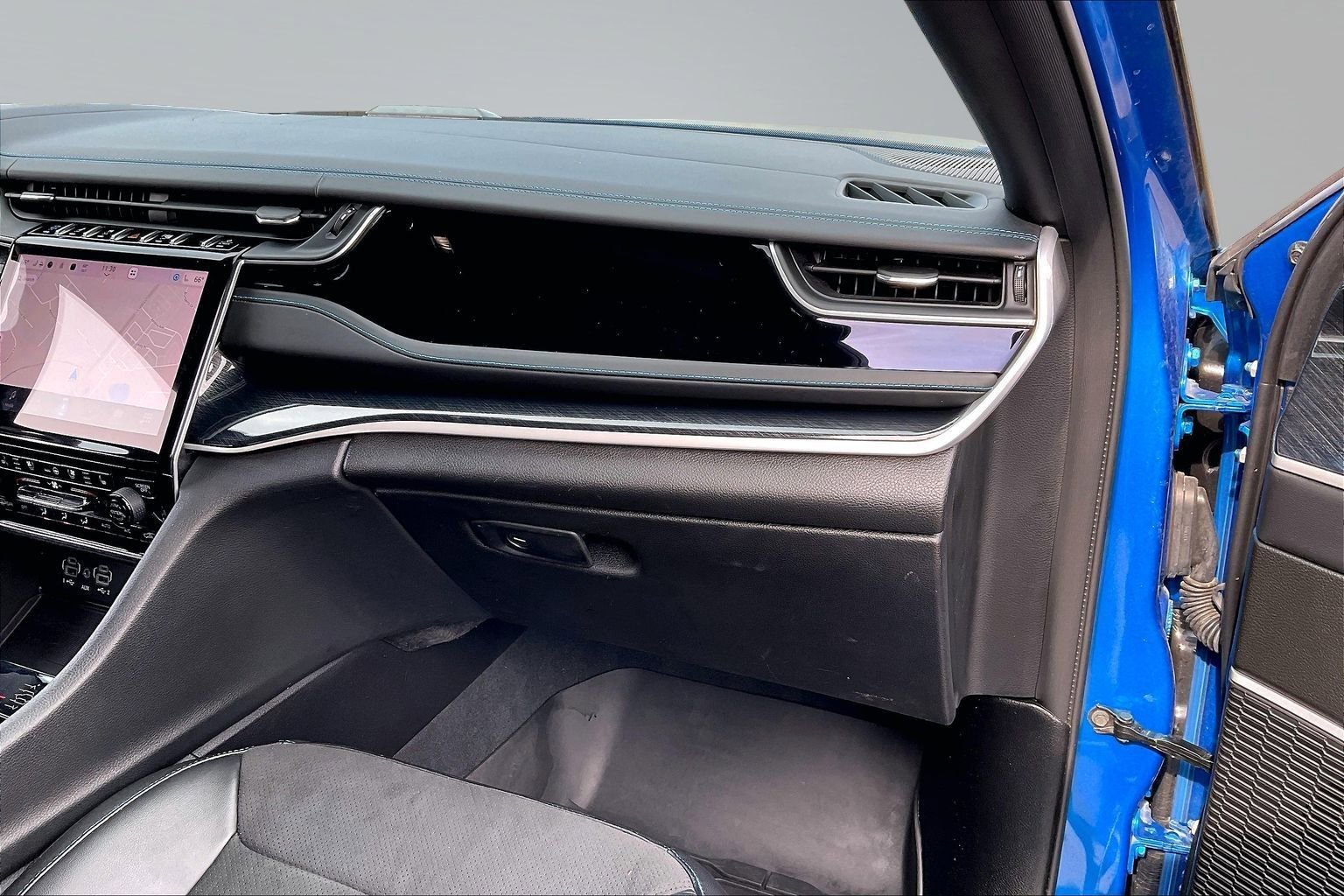 Used 2022 Jeep Grand Cherokee Trailhawk w/ Luxury Tech Group III image 15