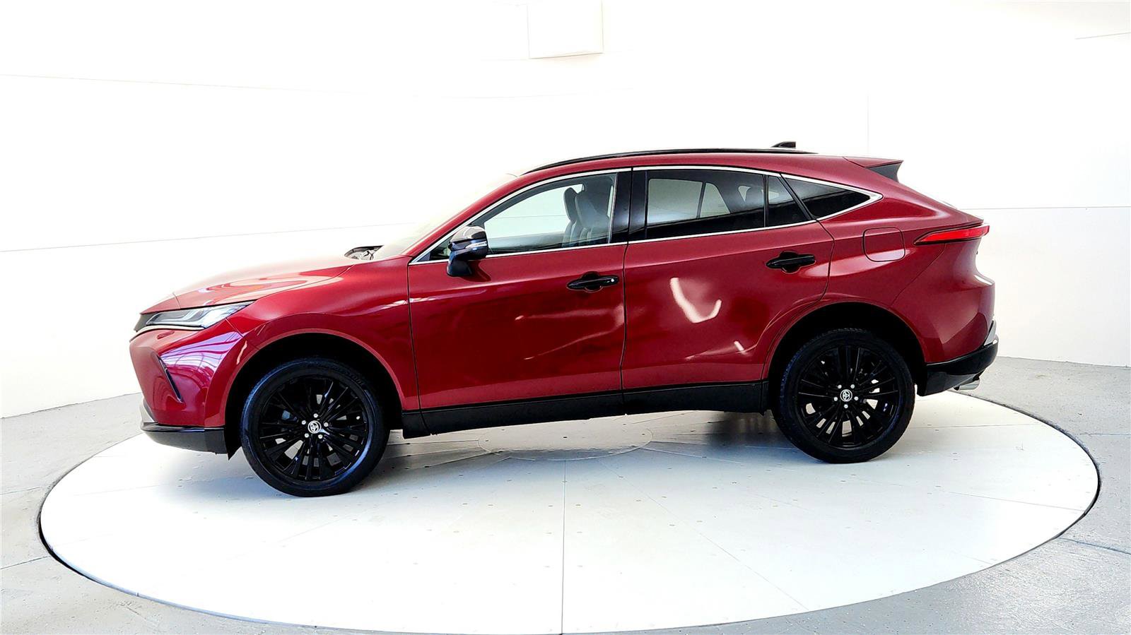 Certified 2023 Toyota Venza Nightshade image 3