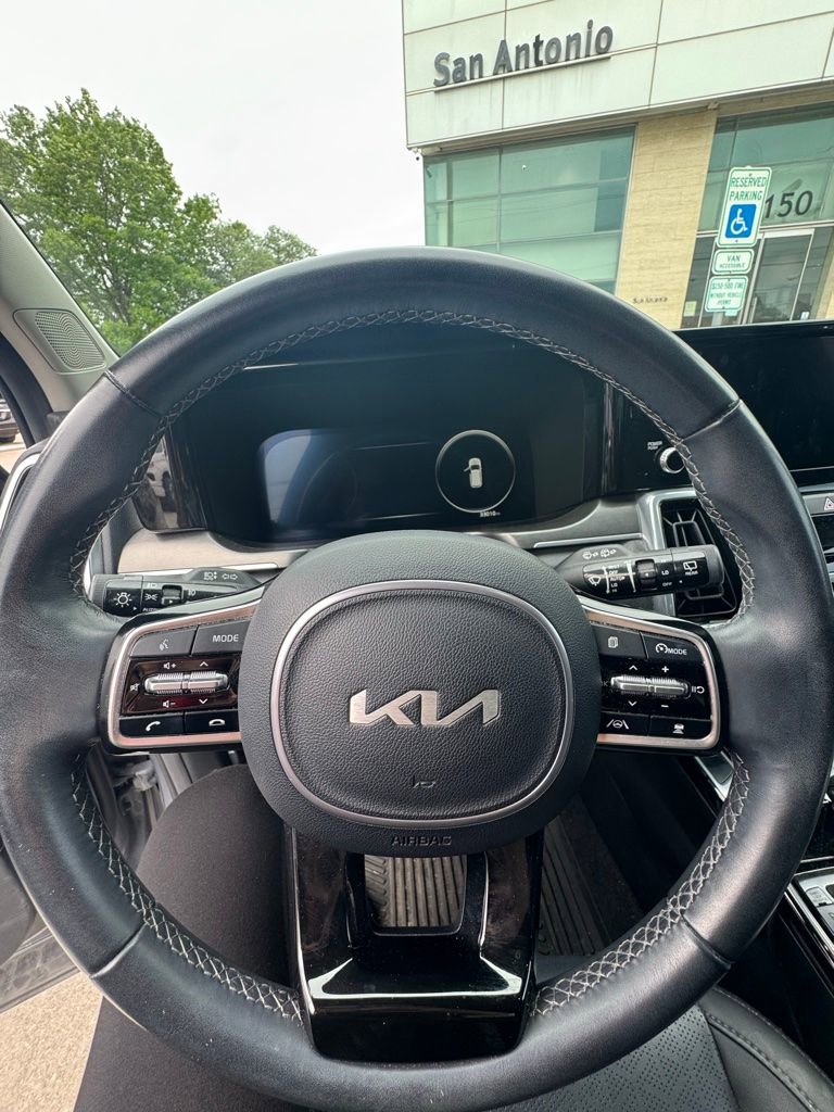 Used 2023 Kia Sorento SX AWD/4WD image 6