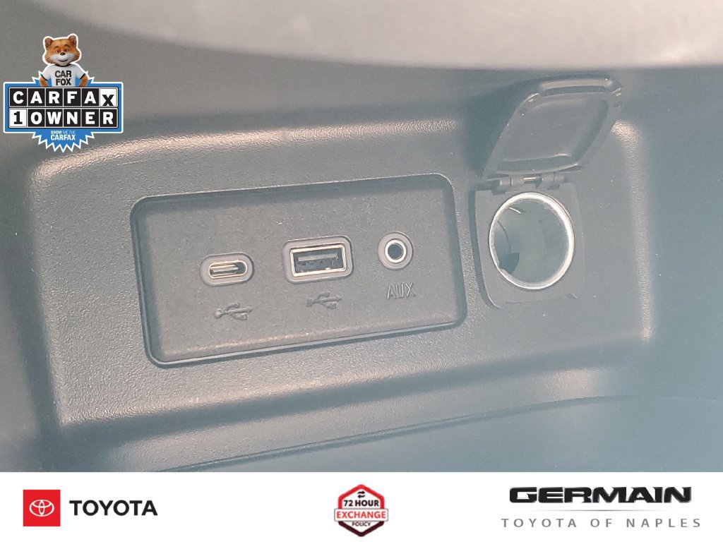 Used 2024 Chevrolet Equinox LT FWD image 32