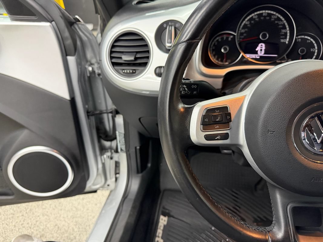 Used 2016 Volkswagen Beetle 1.8T SE FWD image 23