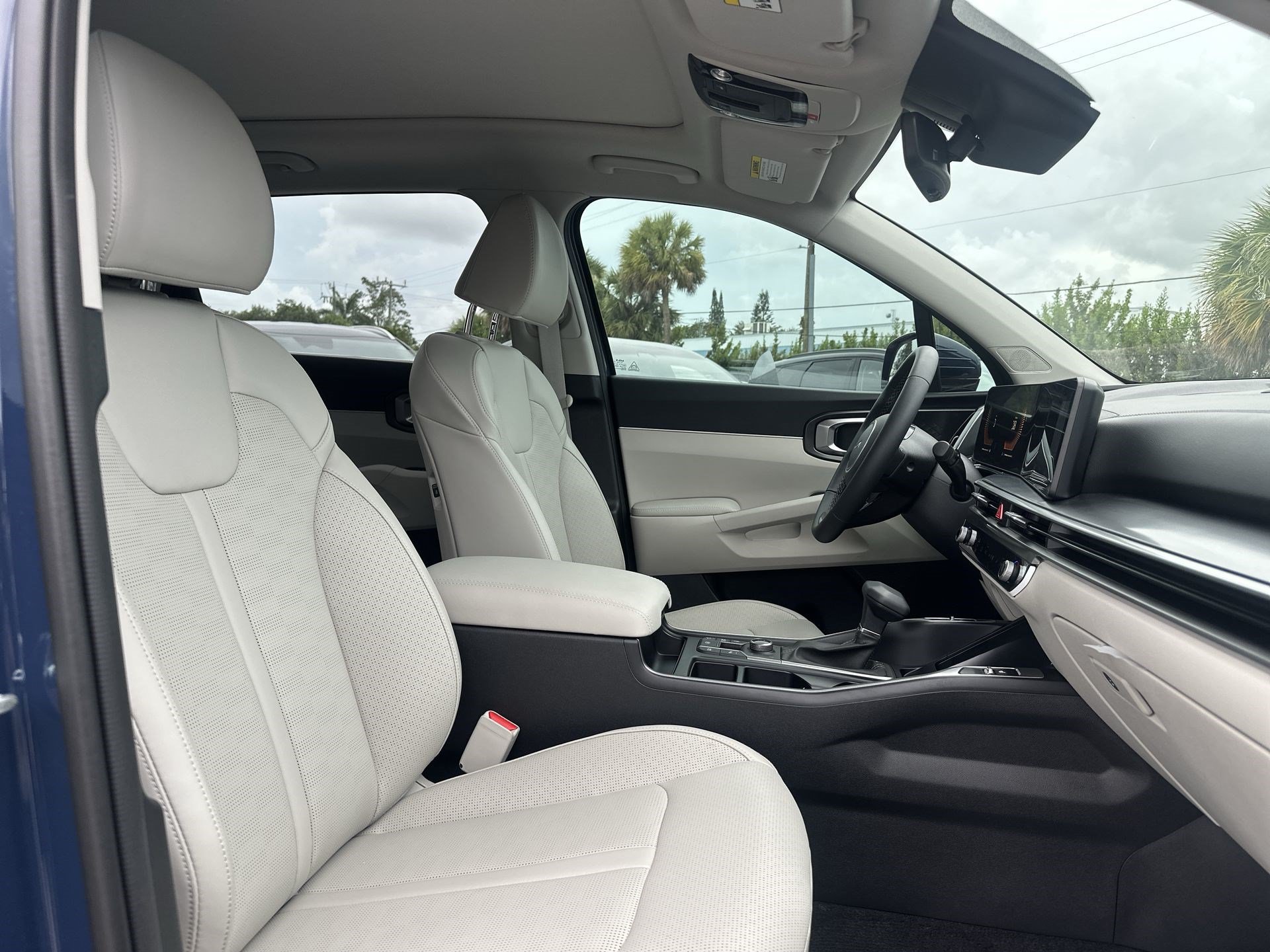 Certified 2025 Kia Sorento EX w/ Panoramic Sunroof Package AWD/4WD image 23