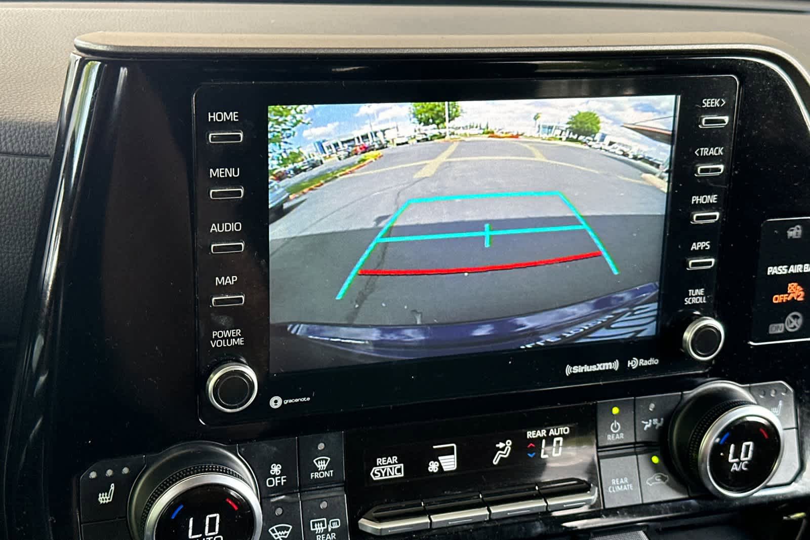 Used 2022 Toyota Highlander XLE AWD/4WD image 23