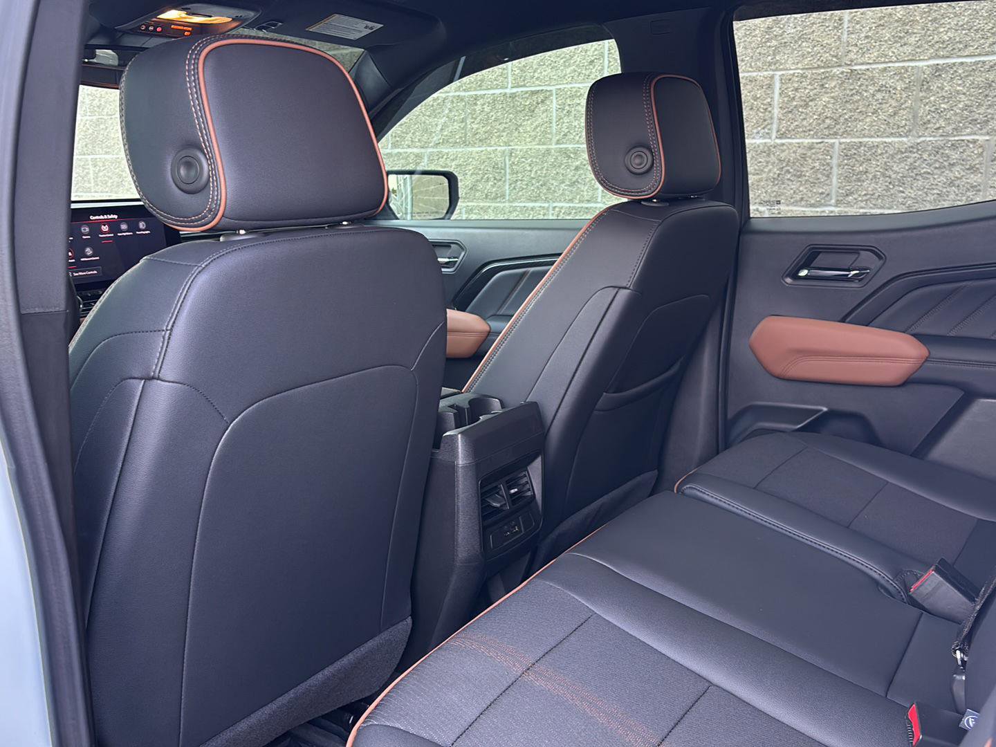 Used 2024 GMC Canyon AT4 w/ Technology Package image 27