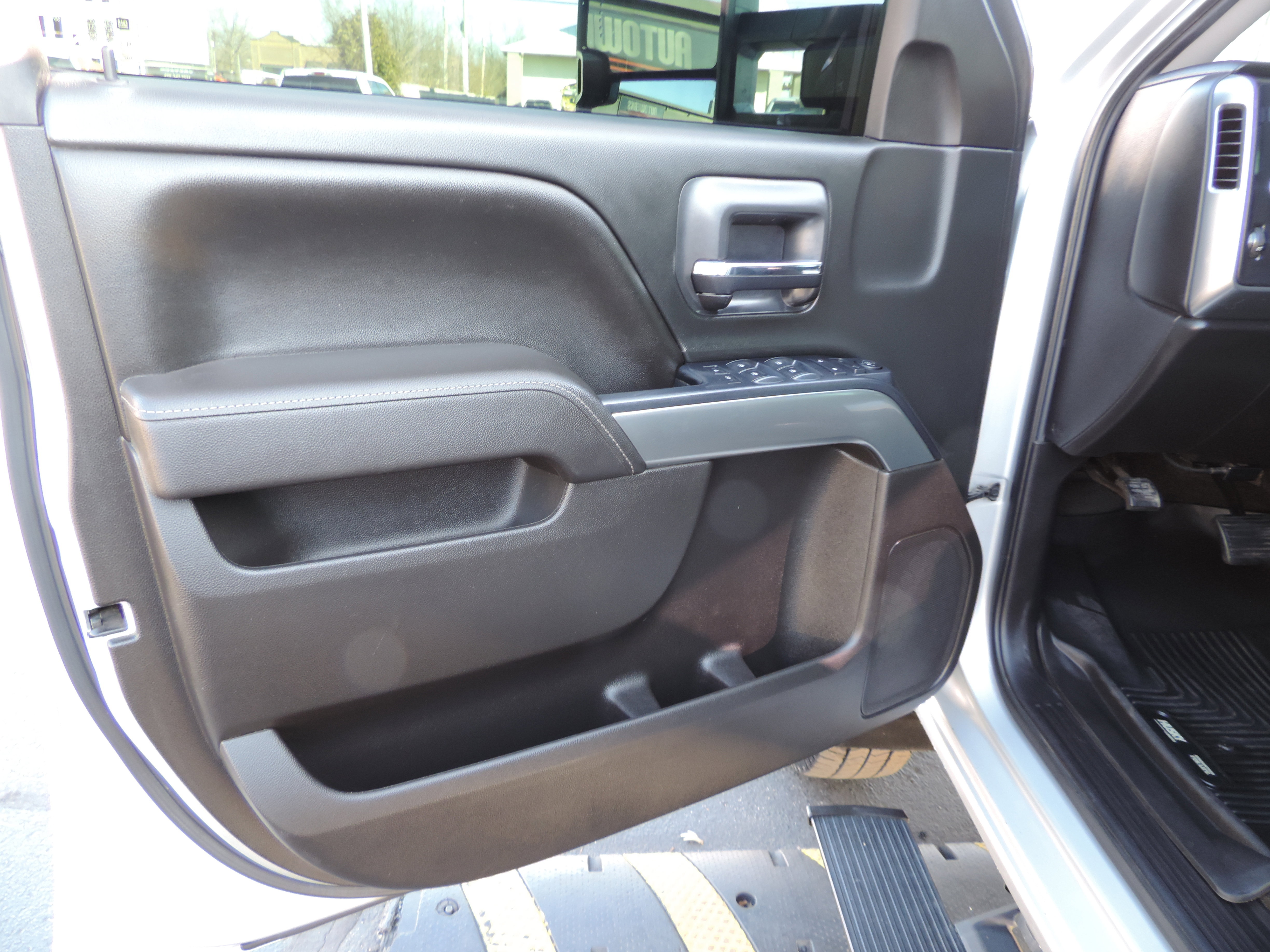 Used 2016 Chevrolet Silverado 3500 LT w/ LT Convenience Package image 13