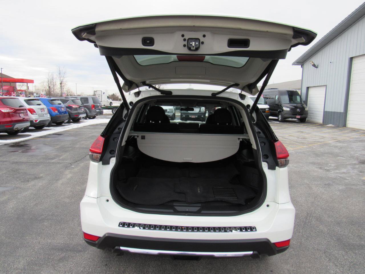 Used 2018 Nissan Rogue SV image 30