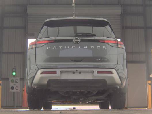 Used 2025 Nissan Pathfinder SL AWD/4WD image 6