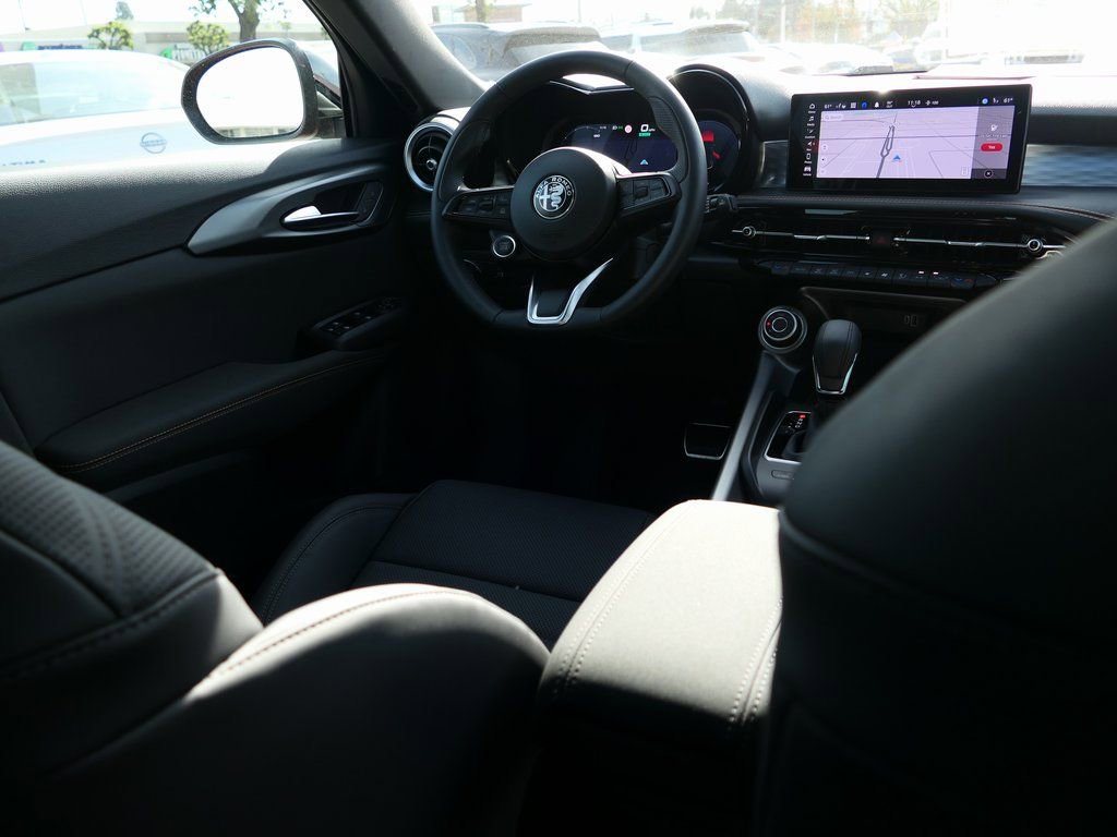 New 2025 Alfa Romeo Tonale w/ Premium Package image 27