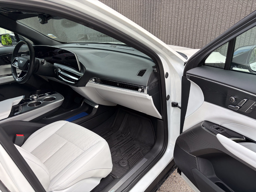 Used 2024 Cadillac Lyriq Sport AWD/4WD image 29