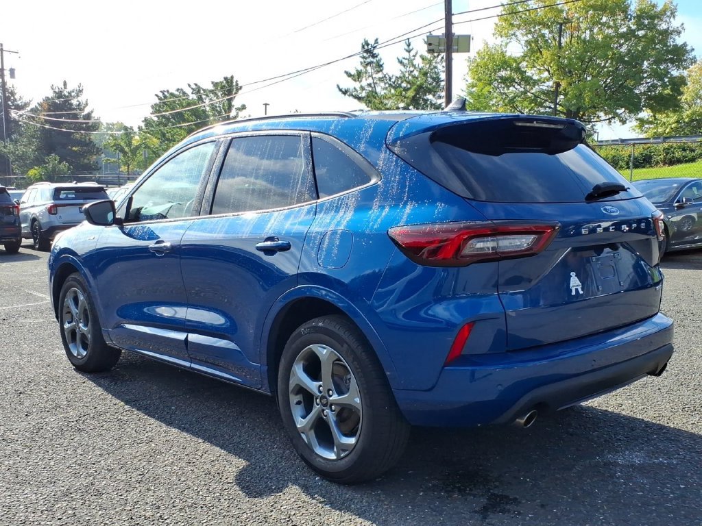Used 2023 Ford Escape ST-Line w/ Tech Pack #1 AWD/4WD image 4