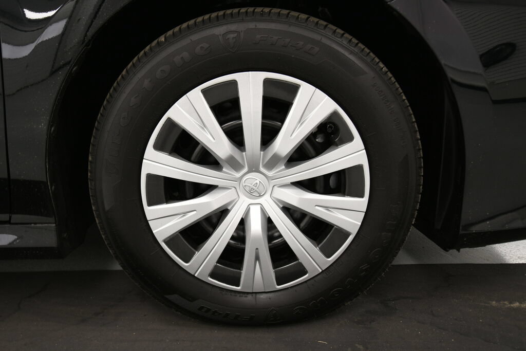 Used 2022 Toyota Camry LE FWD image 27