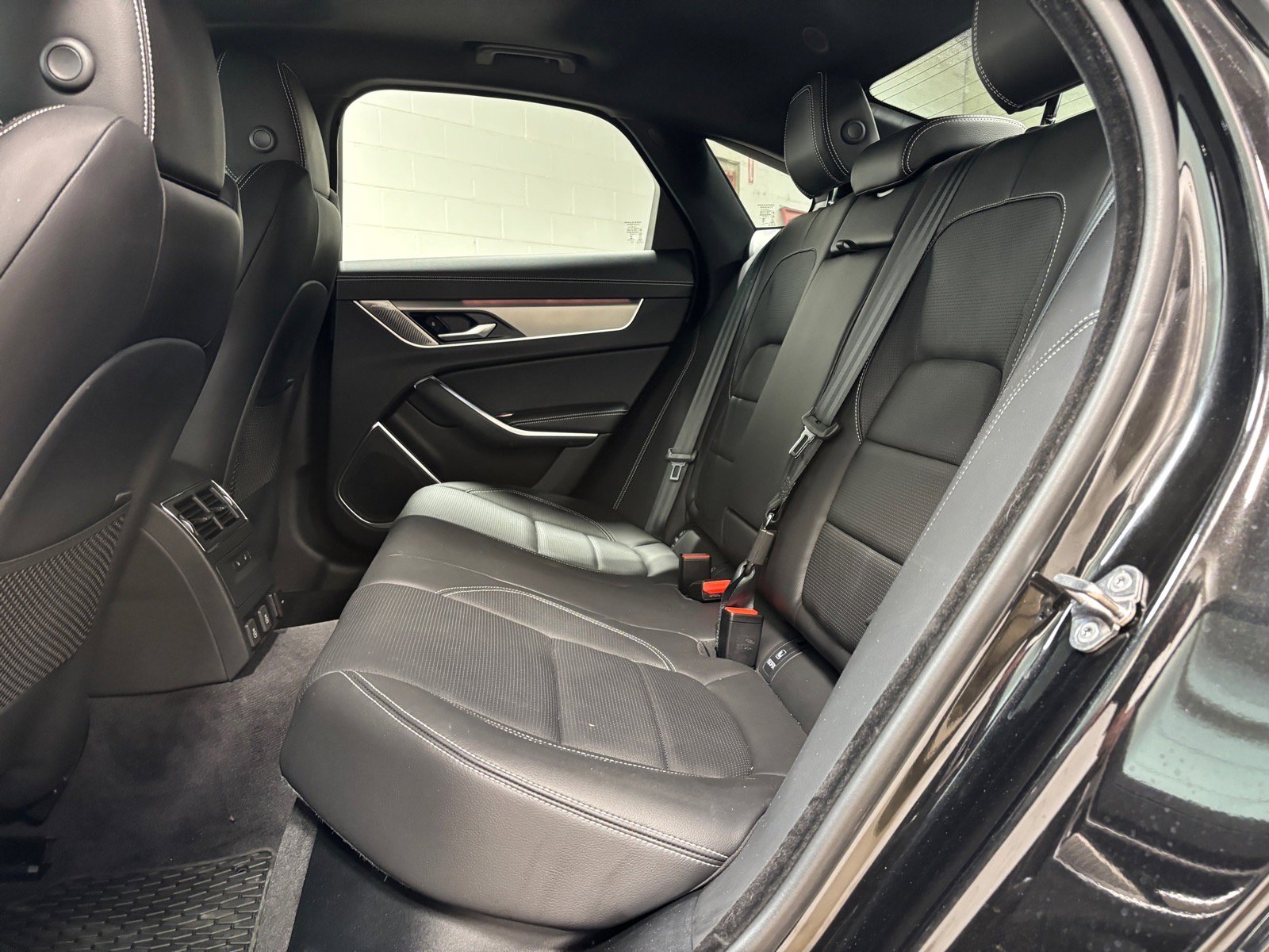 Used 2024 Jaguar XF R-Dynamic SE AWD/4WD image 29