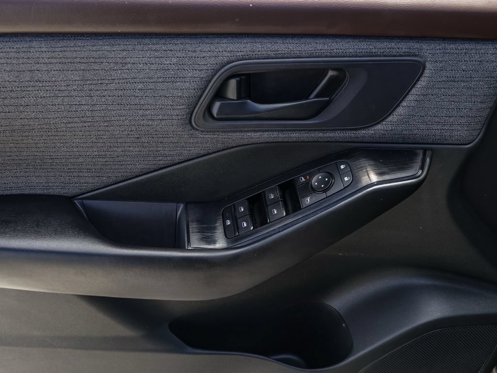 Used 2023 Nissan Rogue S FWD image 24
