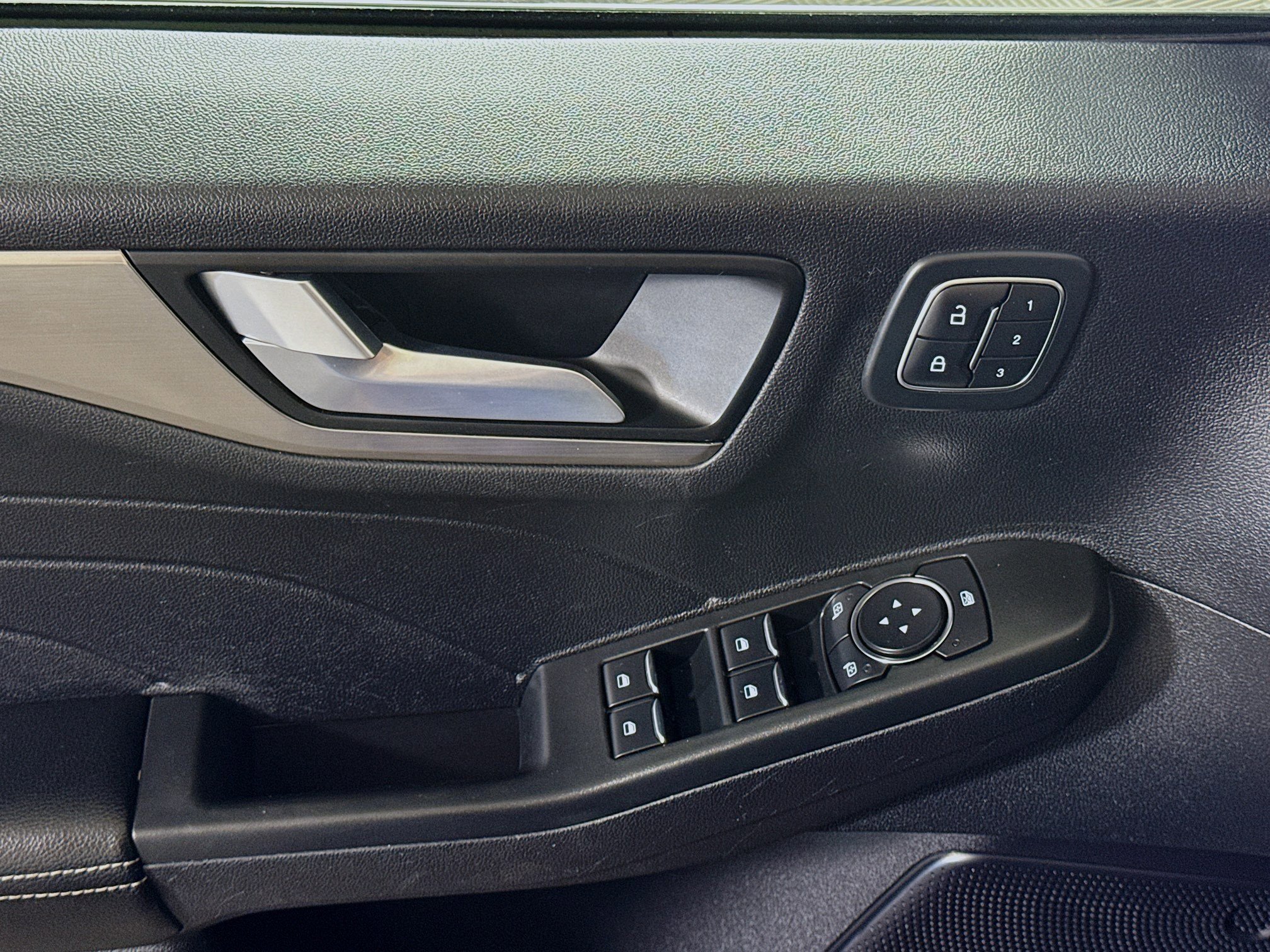 Used 2022 Ford Escape Titanium w/ Class II Trailer Tow Package image 24