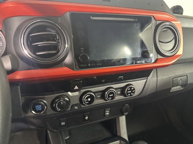 Used 2017 Toyota Tacoma TRD Sport w/ Tow Package AWD/4WD image 10