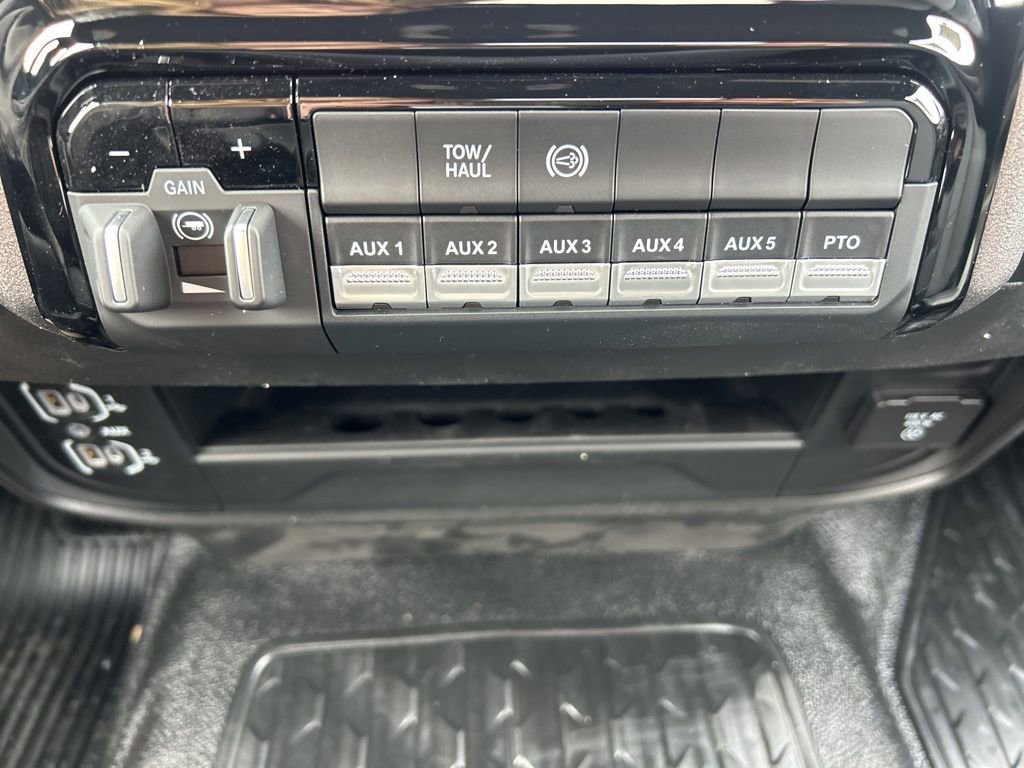 New 2026 RAM 5500 Tradesman AWD/4WD image 19