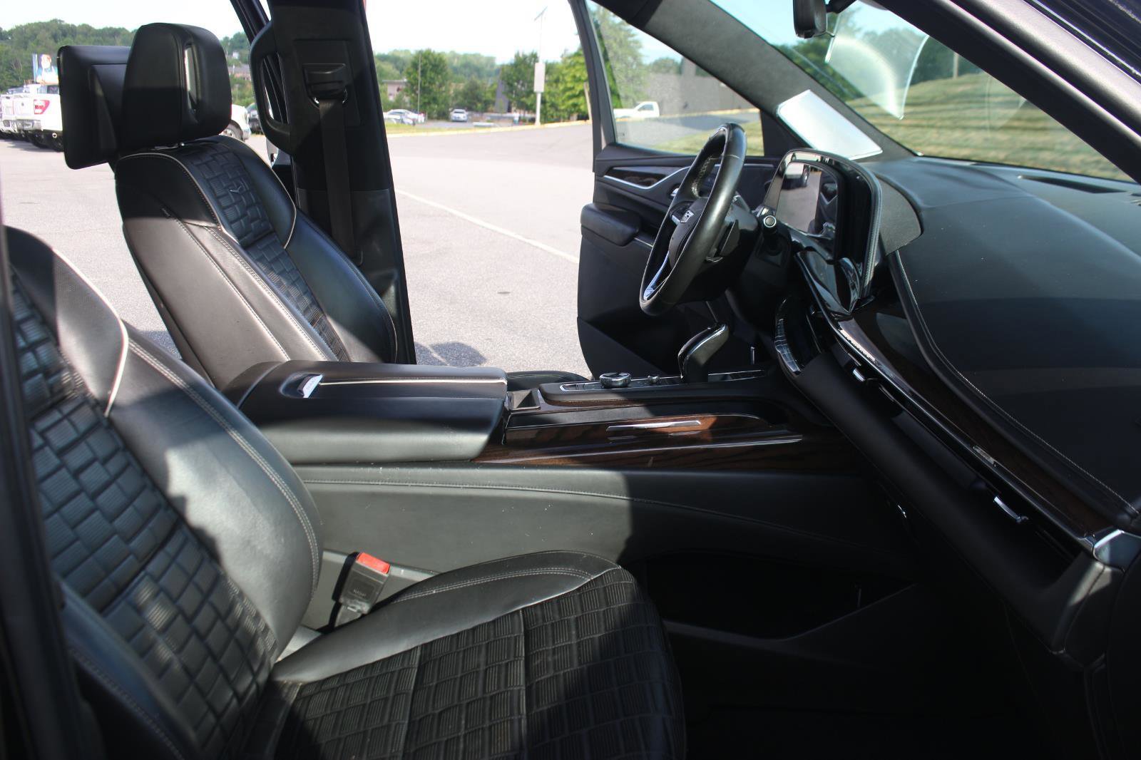 Used 2021 Cadillac Escalade ESV Sport Platinum AWD/4WD image 36
