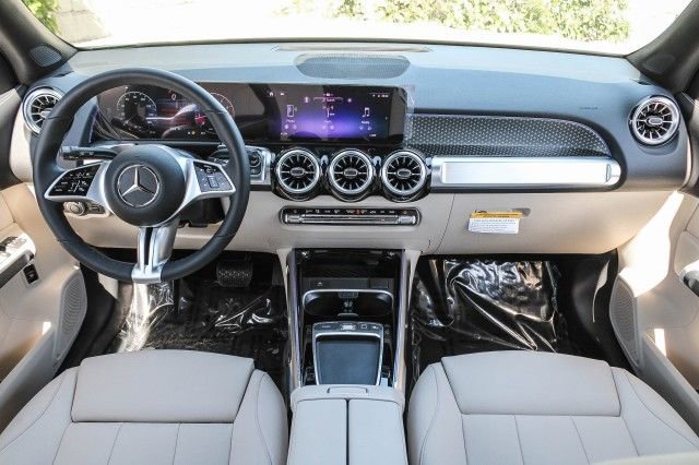 New 2025 Mercedes-Benz GLB 250 4MATIC image 12