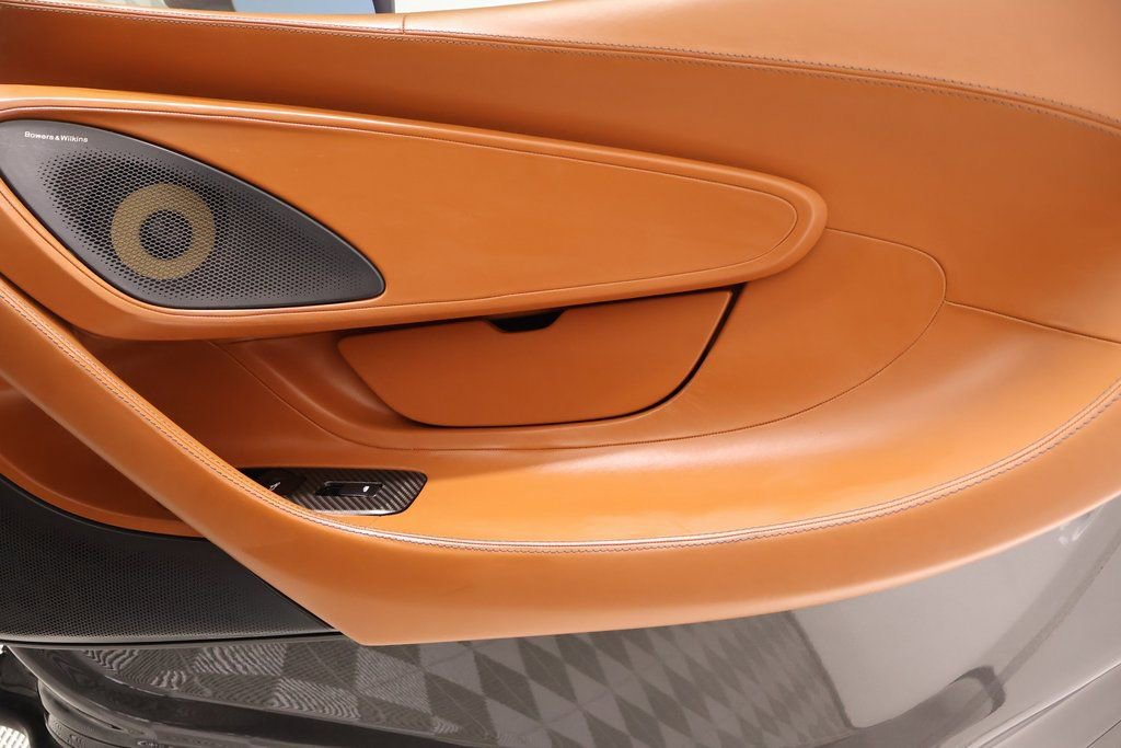 Used 2017 McLaren 570S image 19