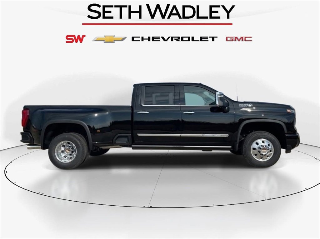 New 2026 Chevrolet Silverado 3500 High Country w/ Technology Package image 2