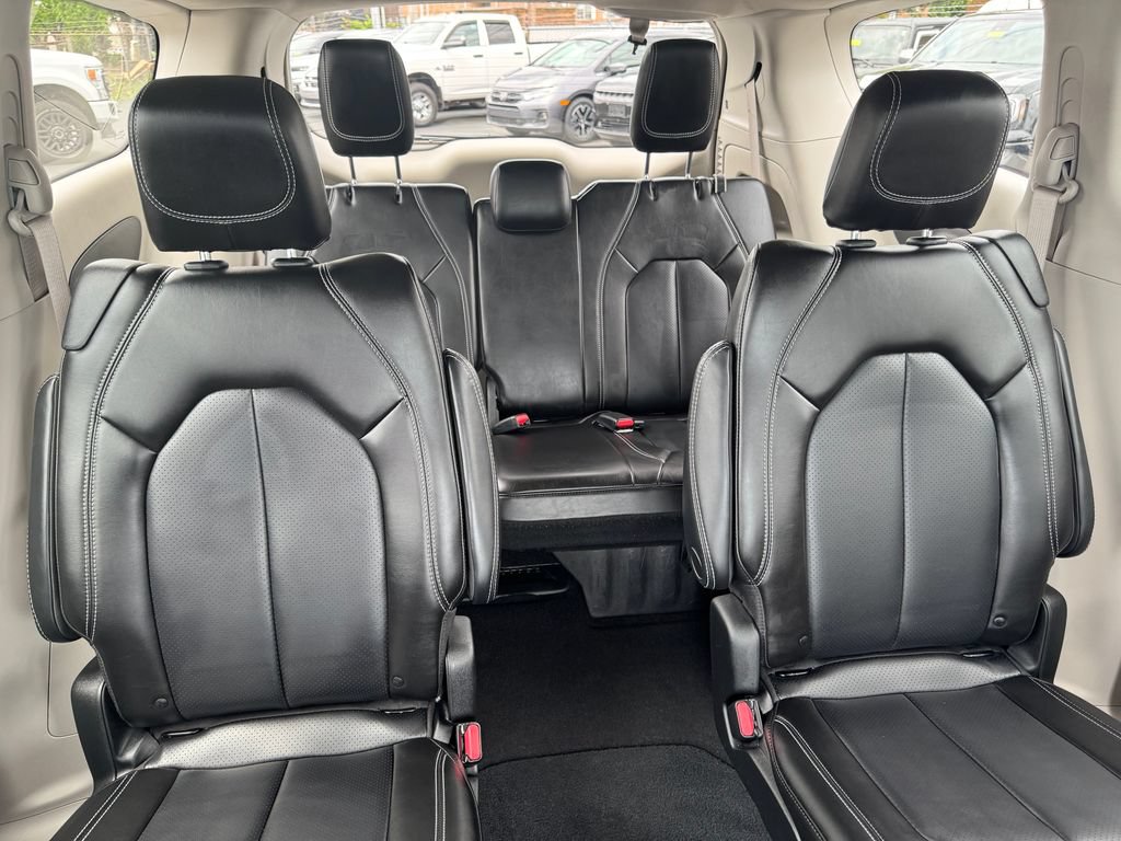 Used 2023 Chrysler Pacifica Touring-L AWD/4WD image 15