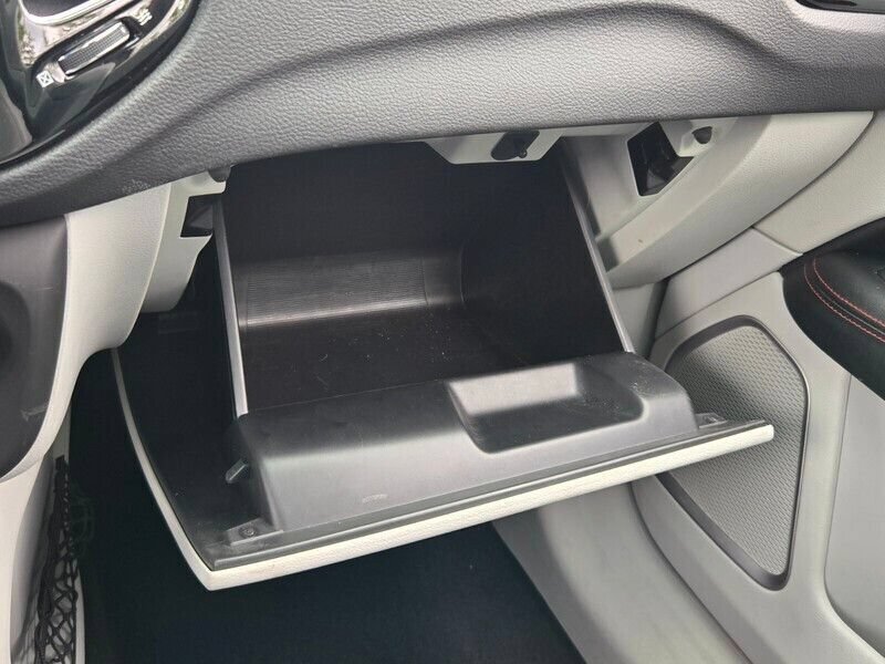 Used 2018 Jeep Compass Limited w/ Navigation Group FWD image 19