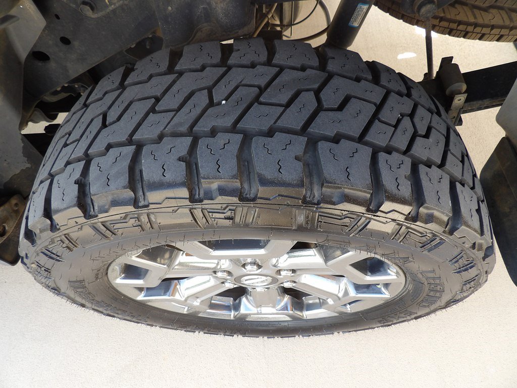 Used 2017 Nissan Titan SL w/ Chrome Package image 33