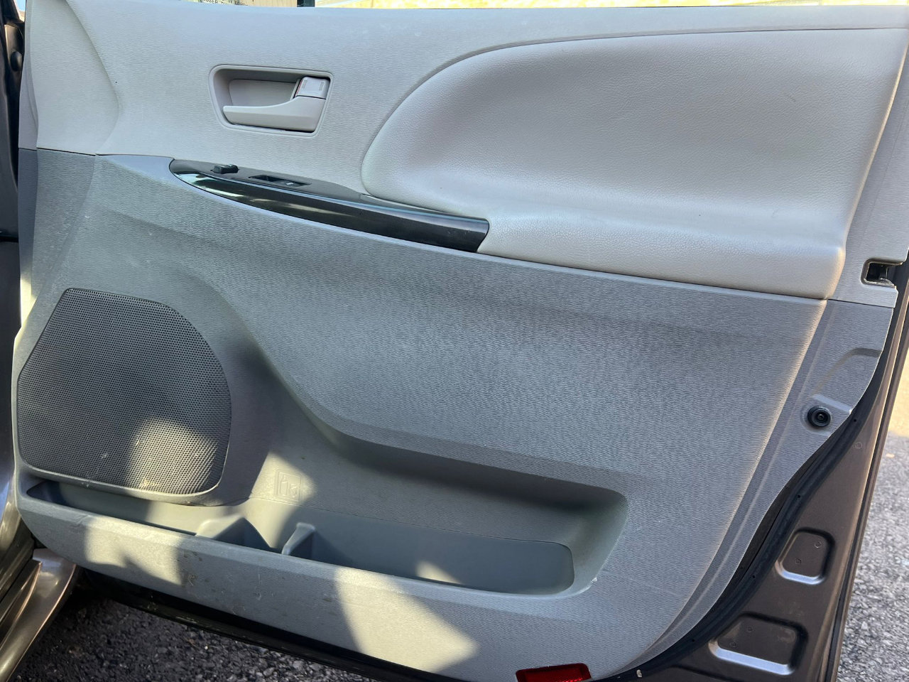 Used 2013 Toyota Sienna LE image 22