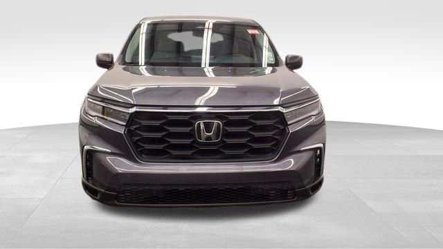 Used 2023 Honda Pilot LX image 2