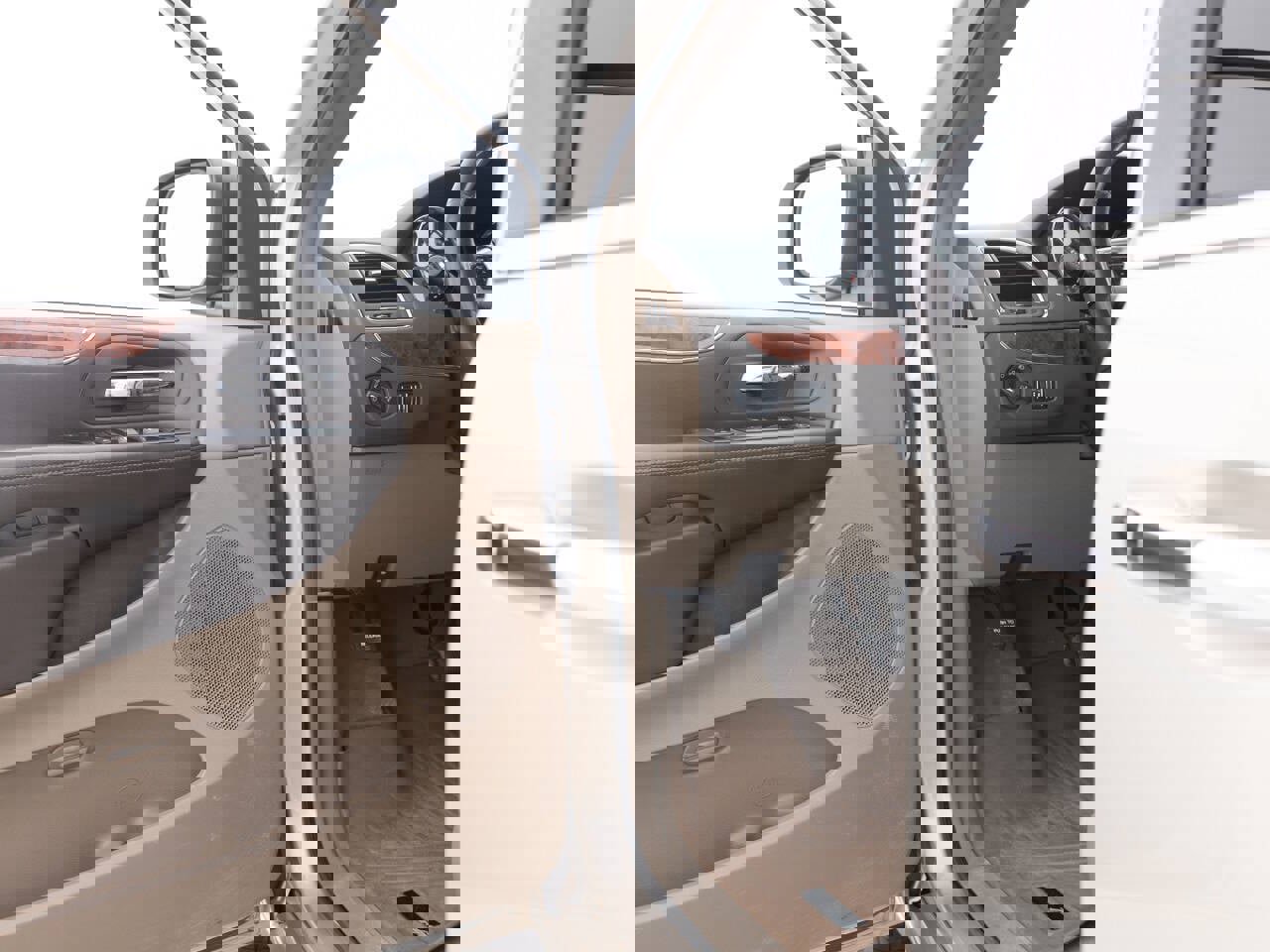 Used 2012 Chrysler Town & Country Touring-L w/ Entertainment Group #2 image 24