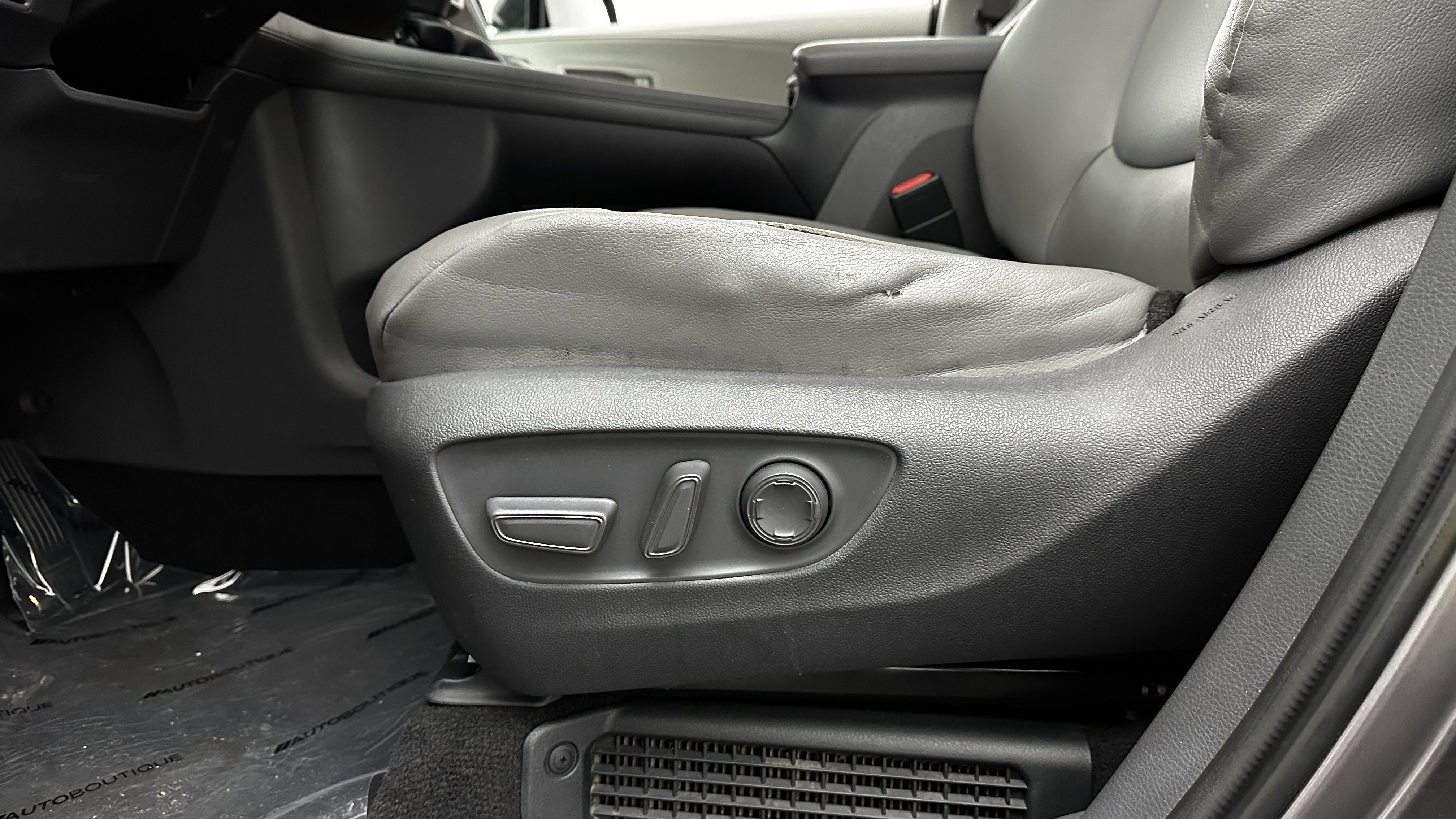 Used 2021 Toyota Sienna XLE image 13