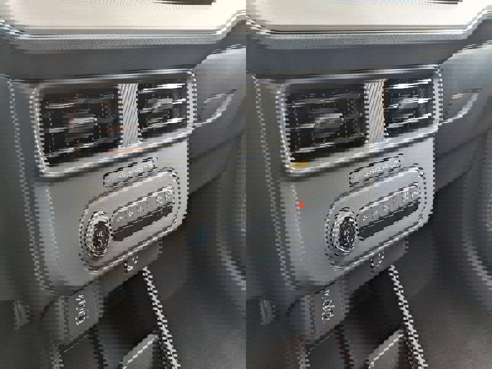 New 2025 Ford Maverick XL image 23