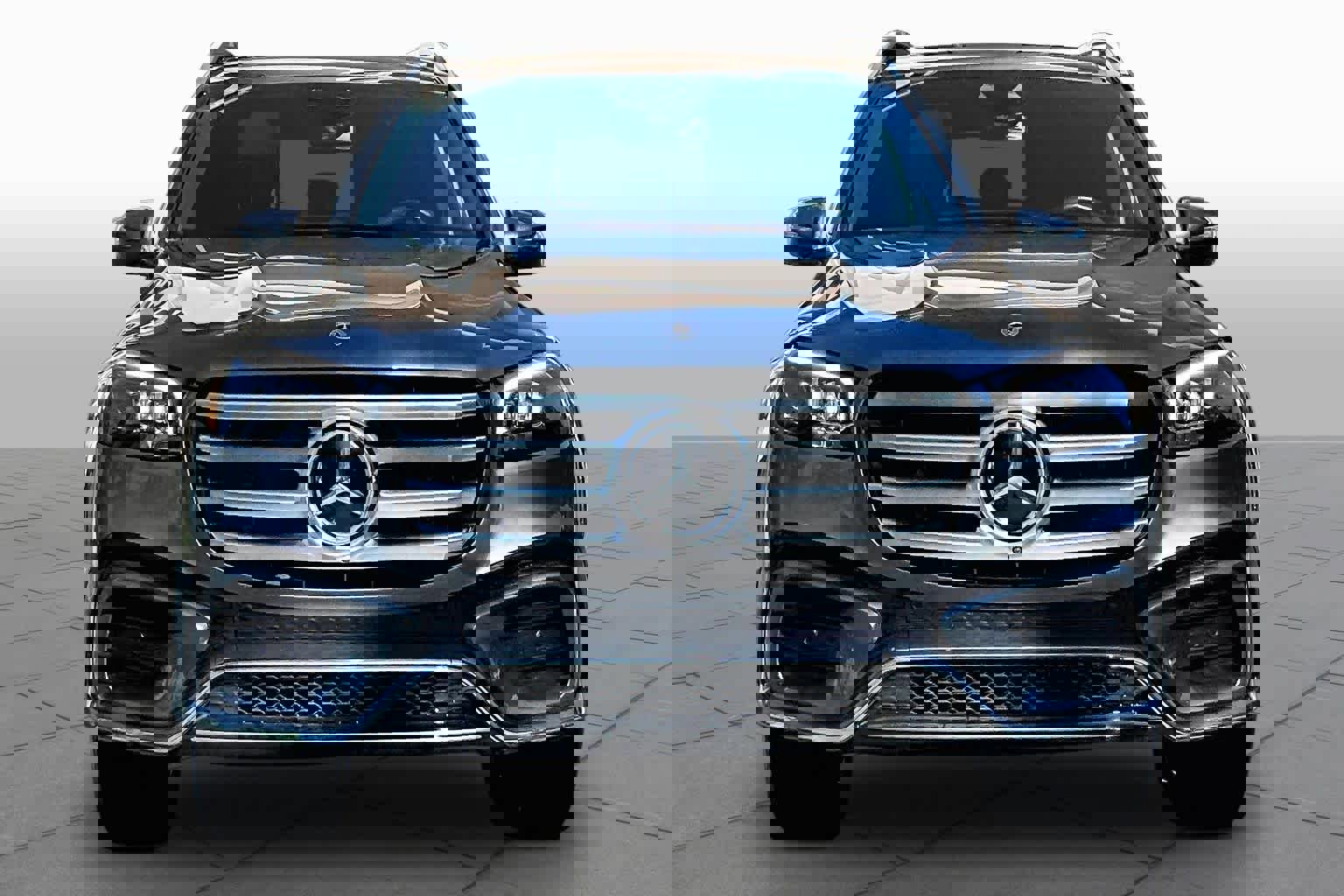 Certified 2024 Mercedes-Benz GLS 450 4MATIC w/ AMG Line Exterior image 4