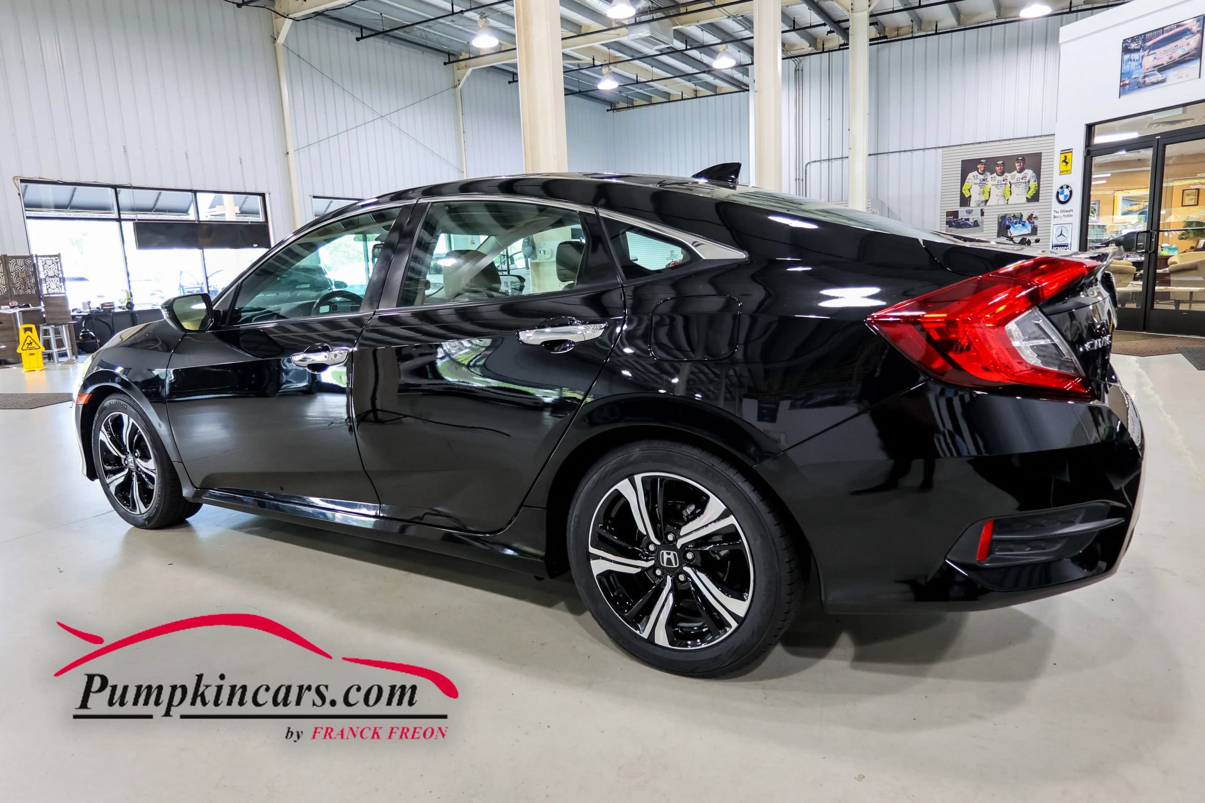 Used 2017 Honda Civic Touring image 4