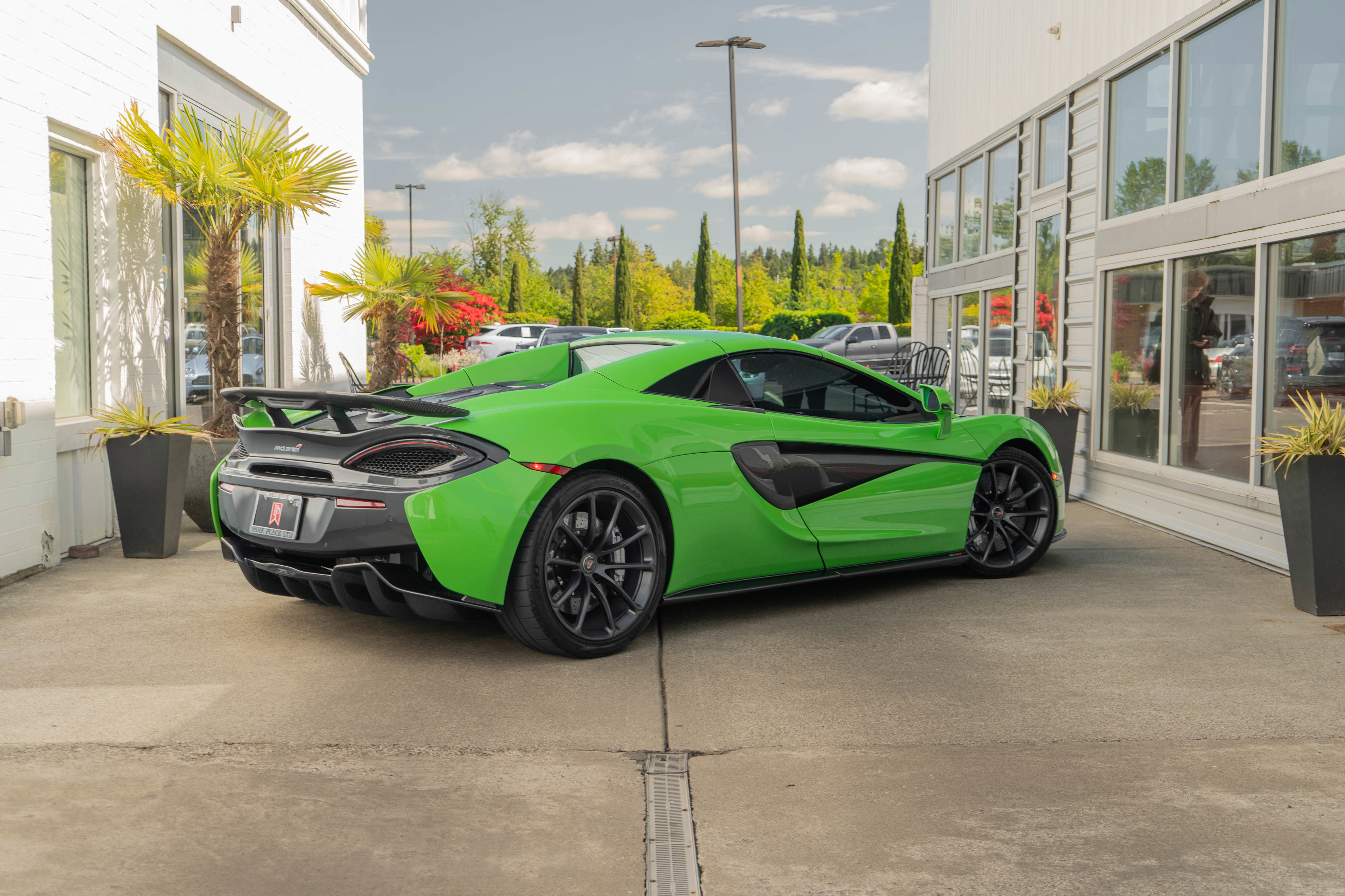 Used 2018 McLaren 570S Spider RWD image 8