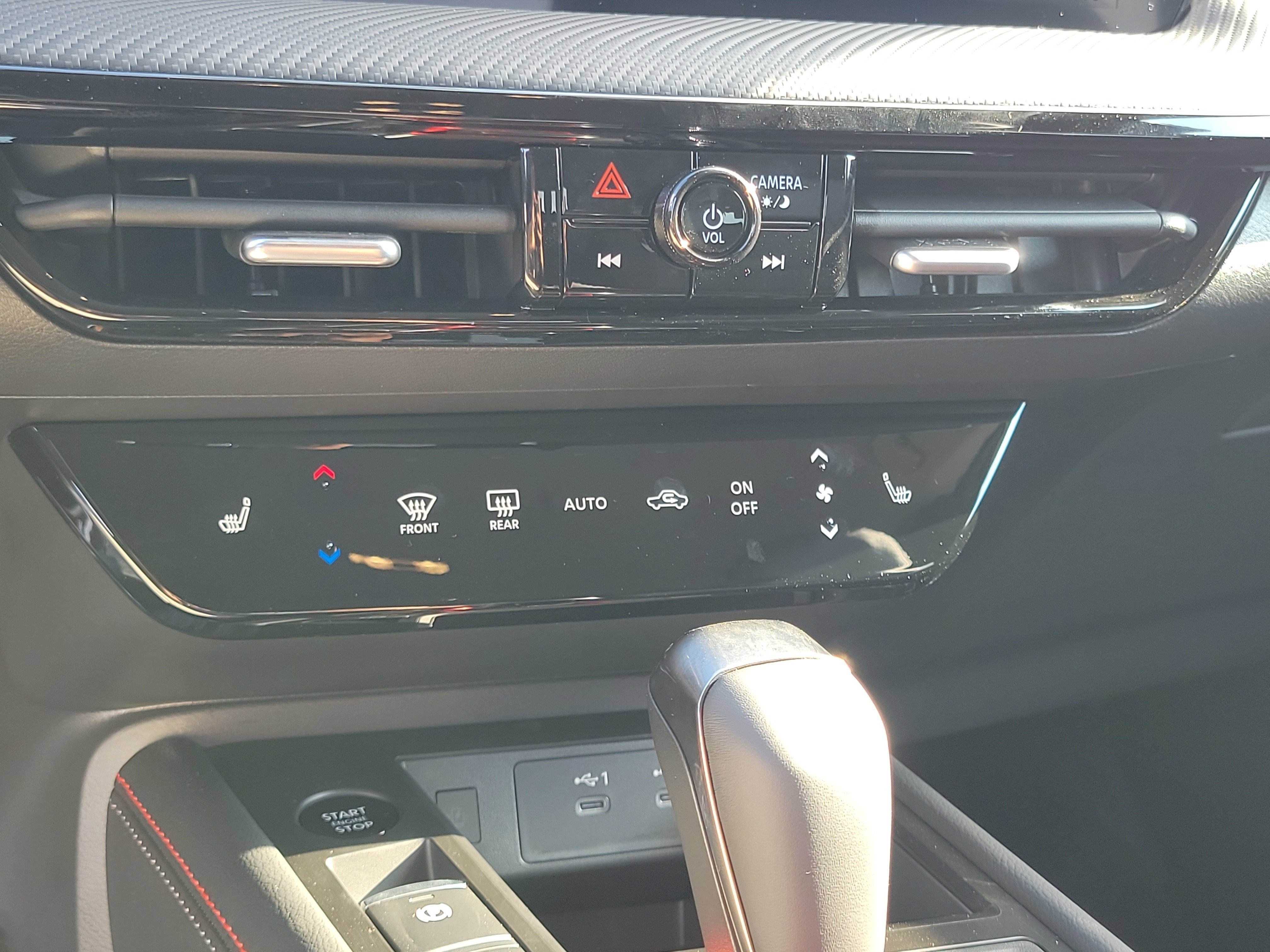 New 2026 Nissan Kicks SR w/ Cold Weather Package image 27