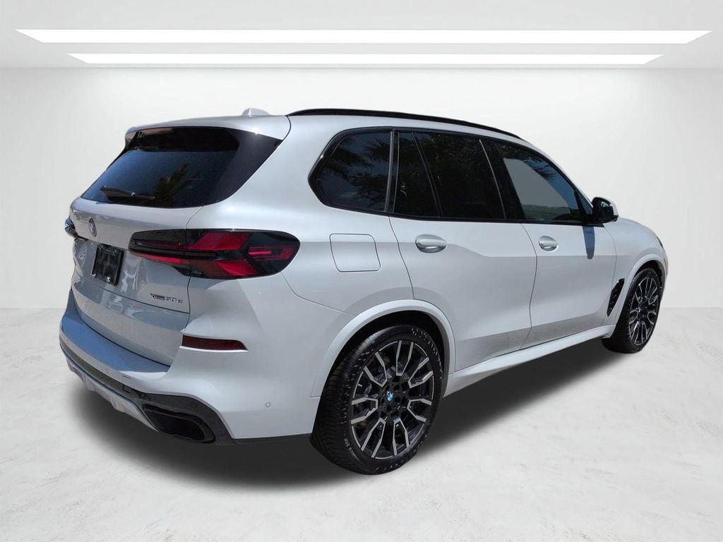 New 2026 BMW X5 xDrive50e w/ M Sport Package AWD/4WD image 4