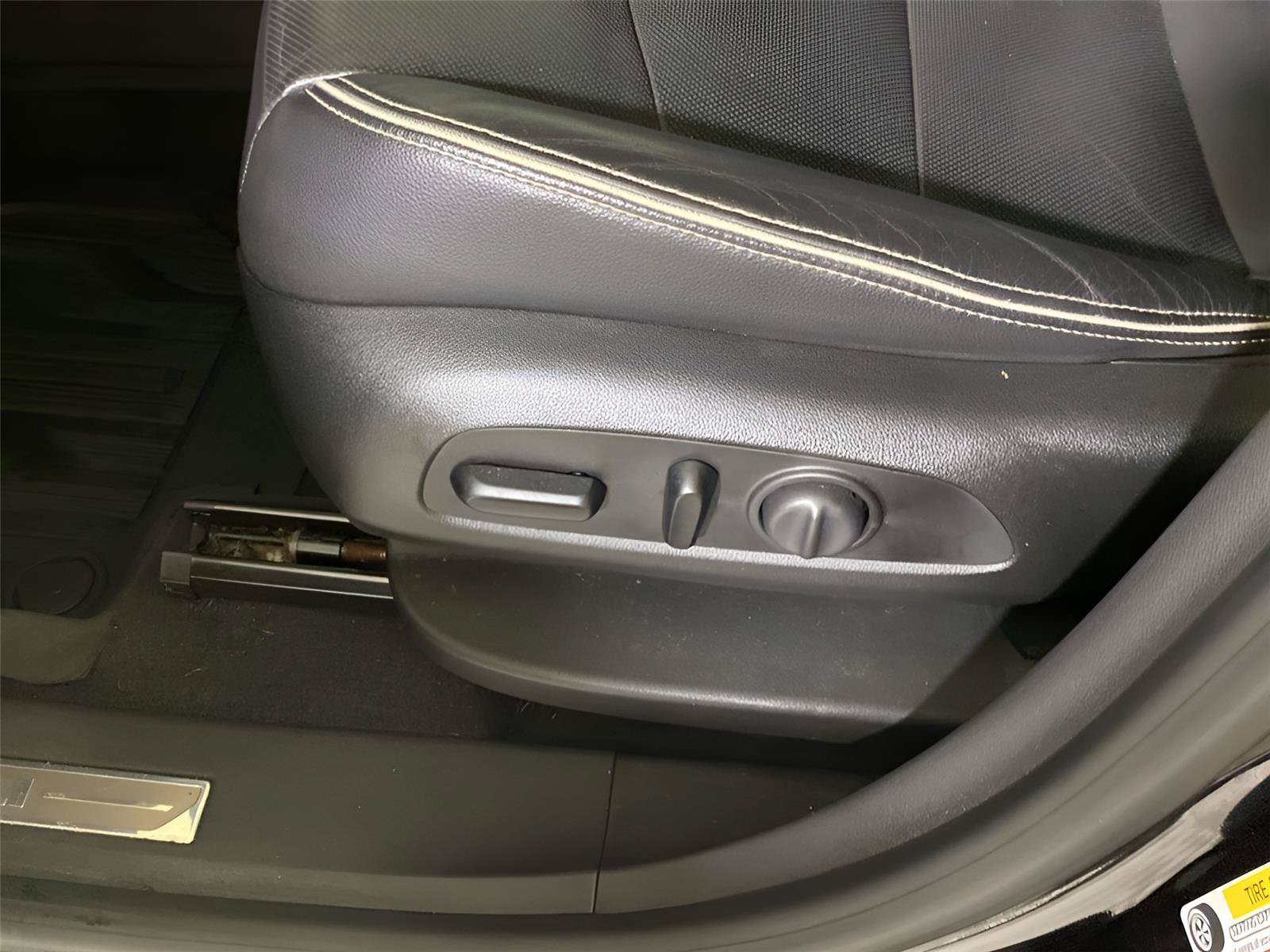 Certified 2020 GMC Terrain Denali w/ Denali Premium Package AWD/4WD image 18